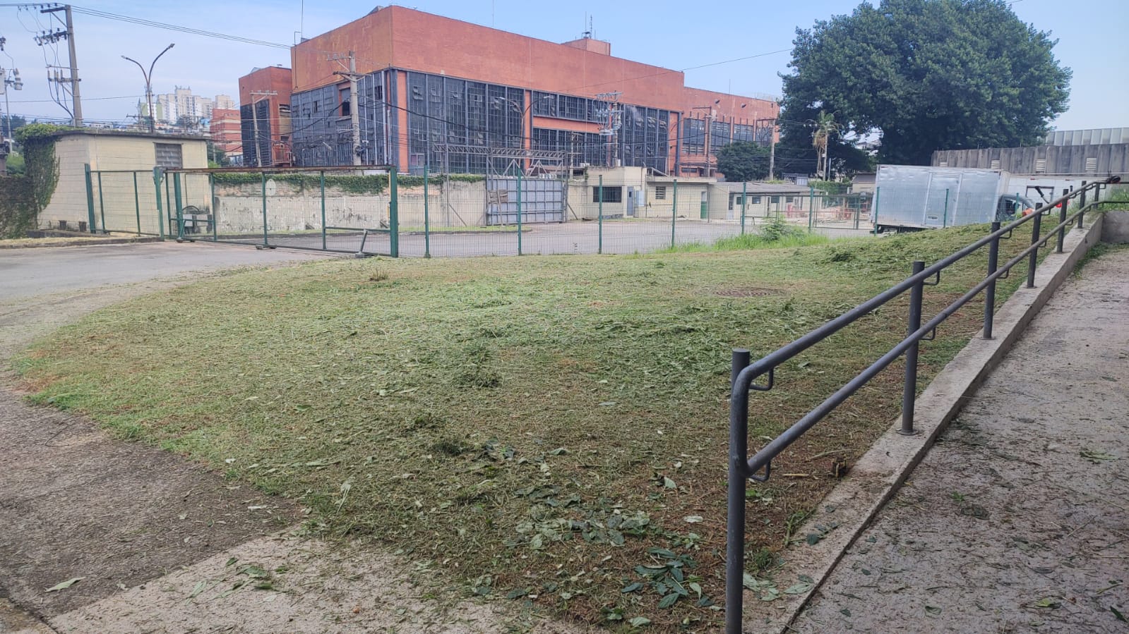 Área industrial liberada após limpeza de terreno